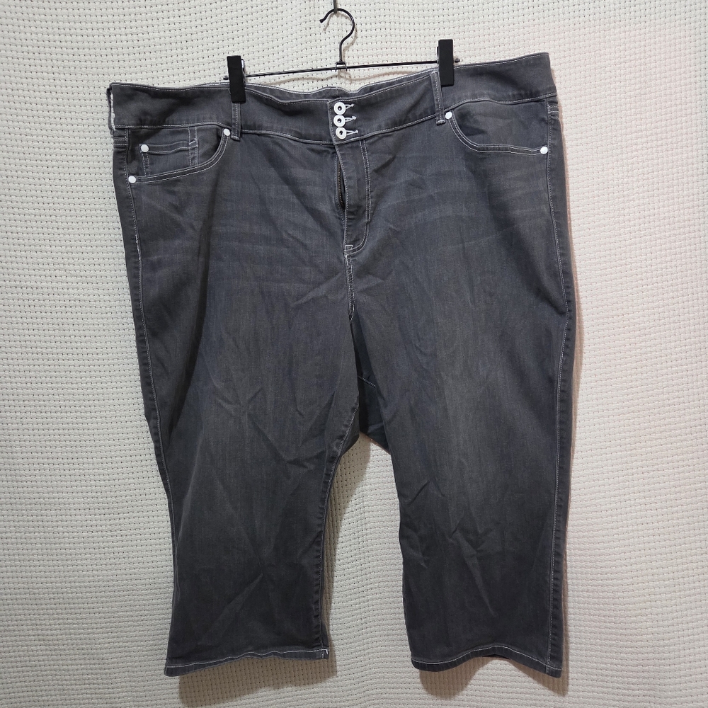 Torrid Sz 30 Cropped Super Soft Gray Denim Capri Pants